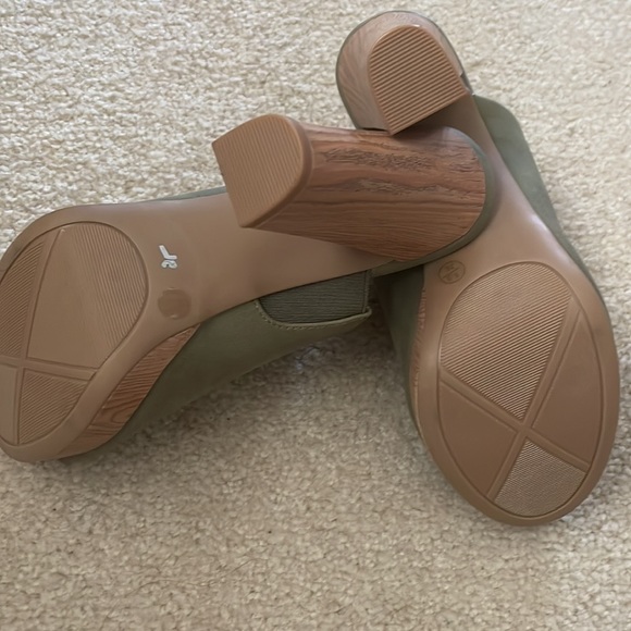 Chinese Laundry Platform Clogs - Picture 4 of 6